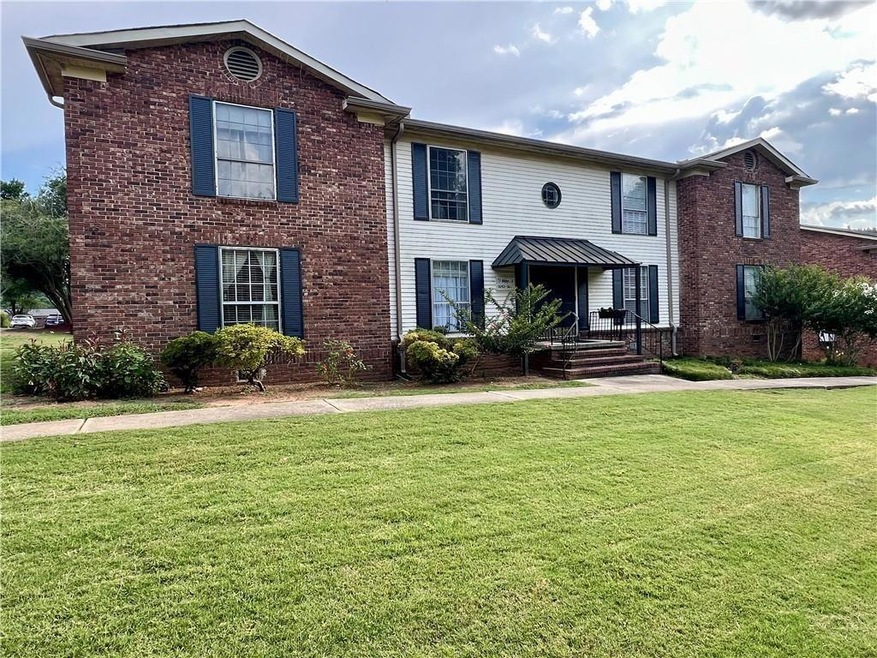 5693 Kingsport Dr NE unit 2, Atlanta, GA 30342 - photo 1