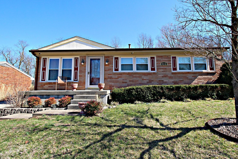 9211 Lantana Dr, Louisville, KY 40229 - photo 1