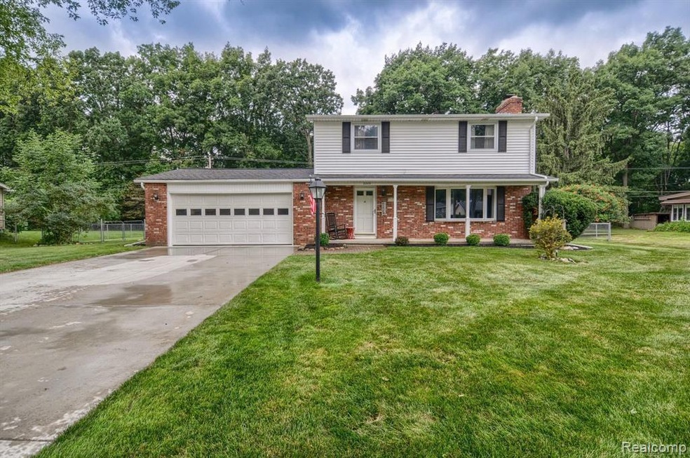 2205 Holly Tree Dr, Davison, MI 48423 - photo 1