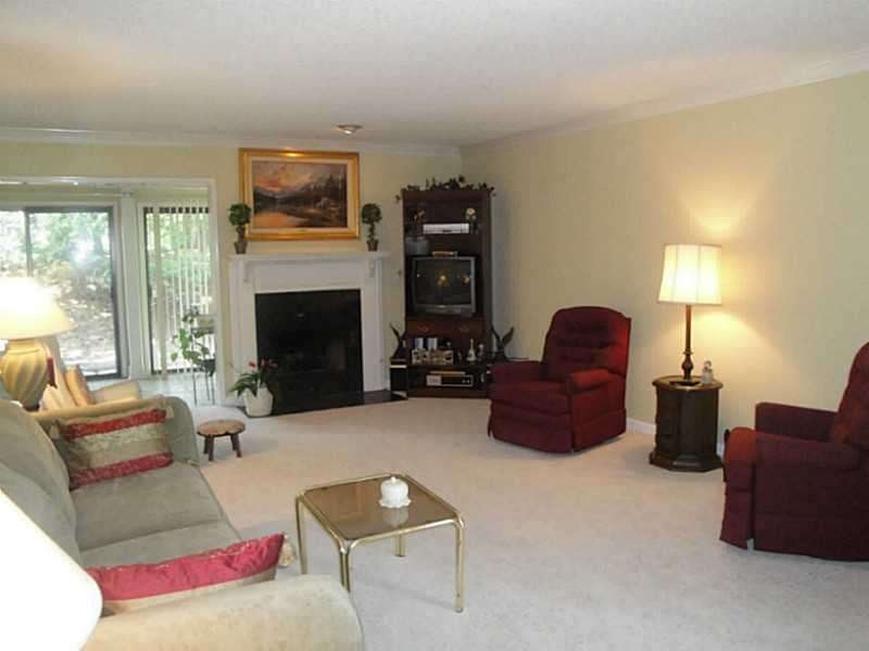 Living Room. Nice open bright living room with gas