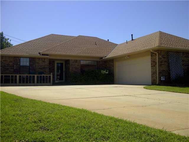 1404 N Park Place, Moore, OK 73160 - photo 1
