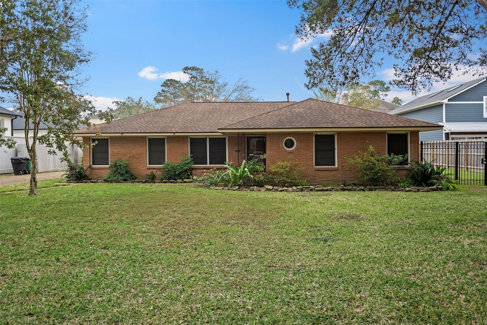 1414 Monarch Oaks St, Houston, TX 77055 - photo 1