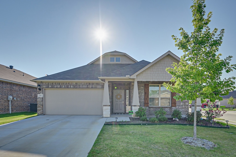 10621 Alpine Meadow Ln, Fort Worth, TX 76140 - photo 1