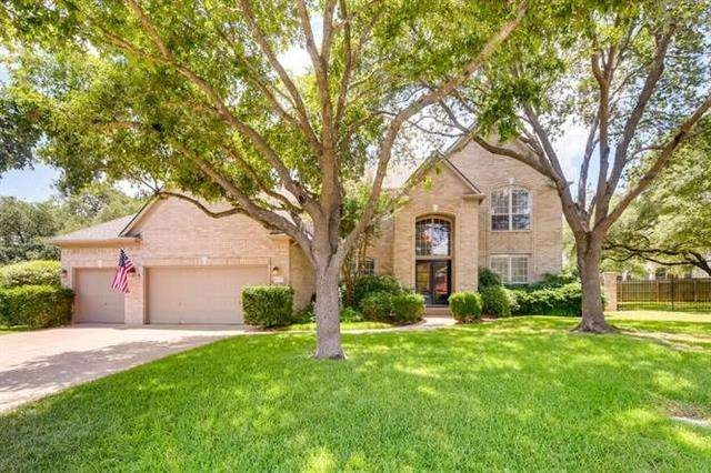 Lovely two story located on quiet cul de sac.  Eas
