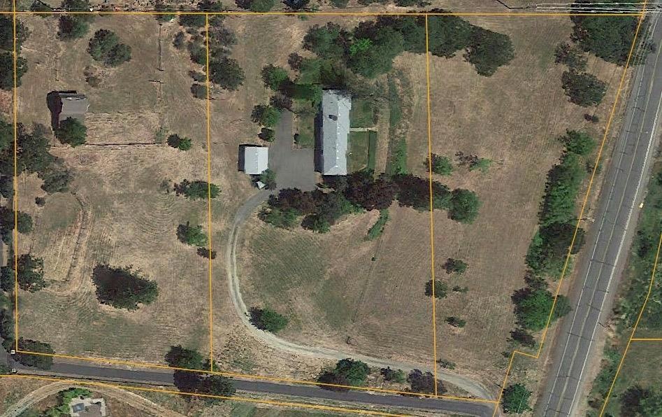 493 Old Stage Rd, Central Point, OR 97502 - photo 1