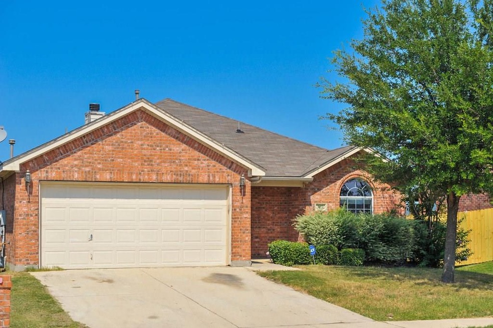 3/2 fixer upper in Sendera Ranch home.