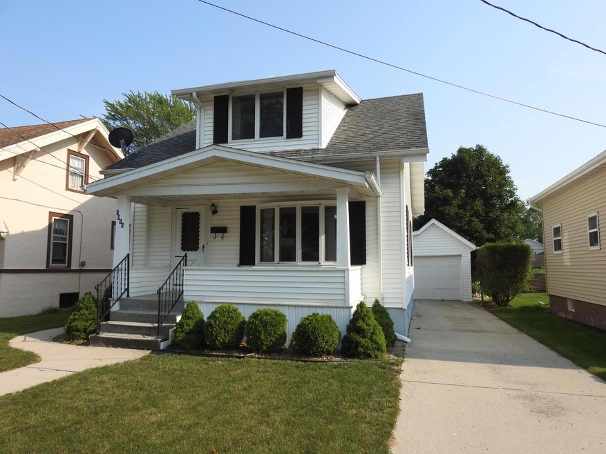 1915 27th St, Two Rivers, WI 54241 - photo 1