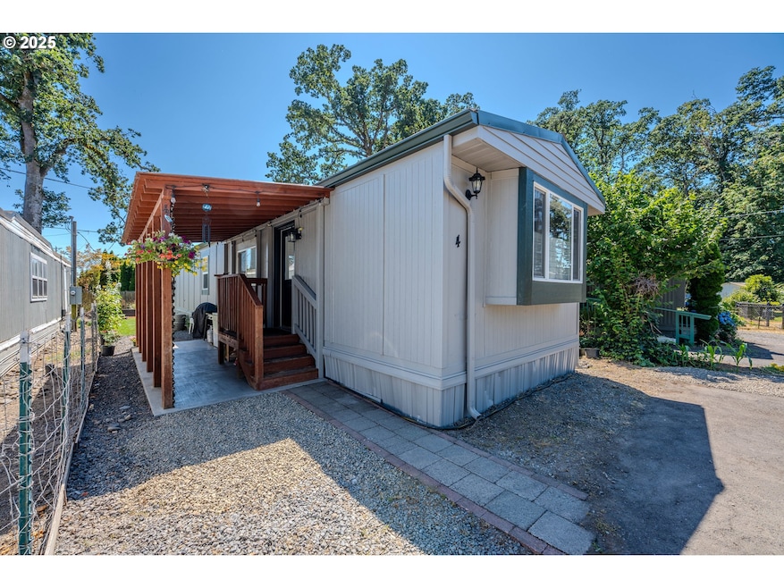 1065 S Pacific Hwy unit 4, Woodburn, OR 97071 - photo 1