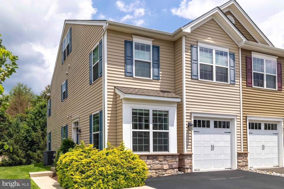 1005 Chapman Cir, Hatfield, PA 19440 - photo 1