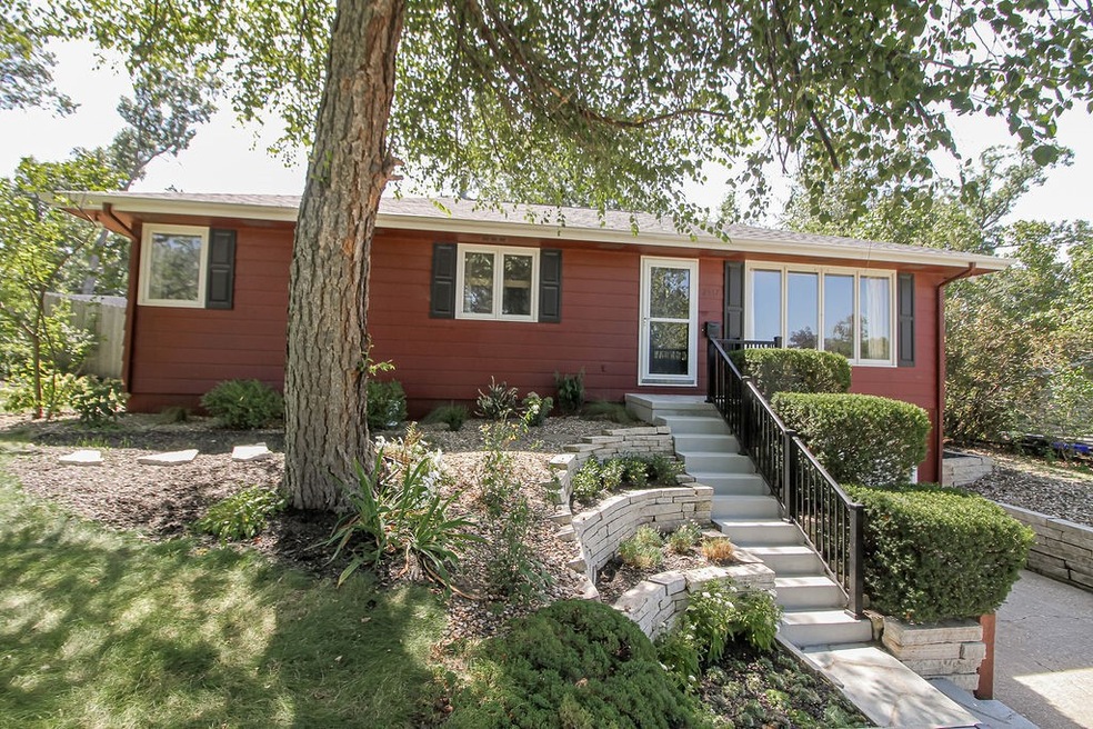 2517 Falcon Dr NE, Cedar Rapids, IA 52402 - photo 1