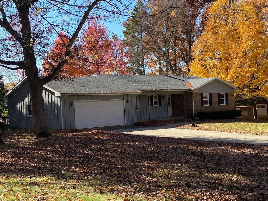 425 Oak Ridge Dr, Cedarville, IL 61013 - photo 1