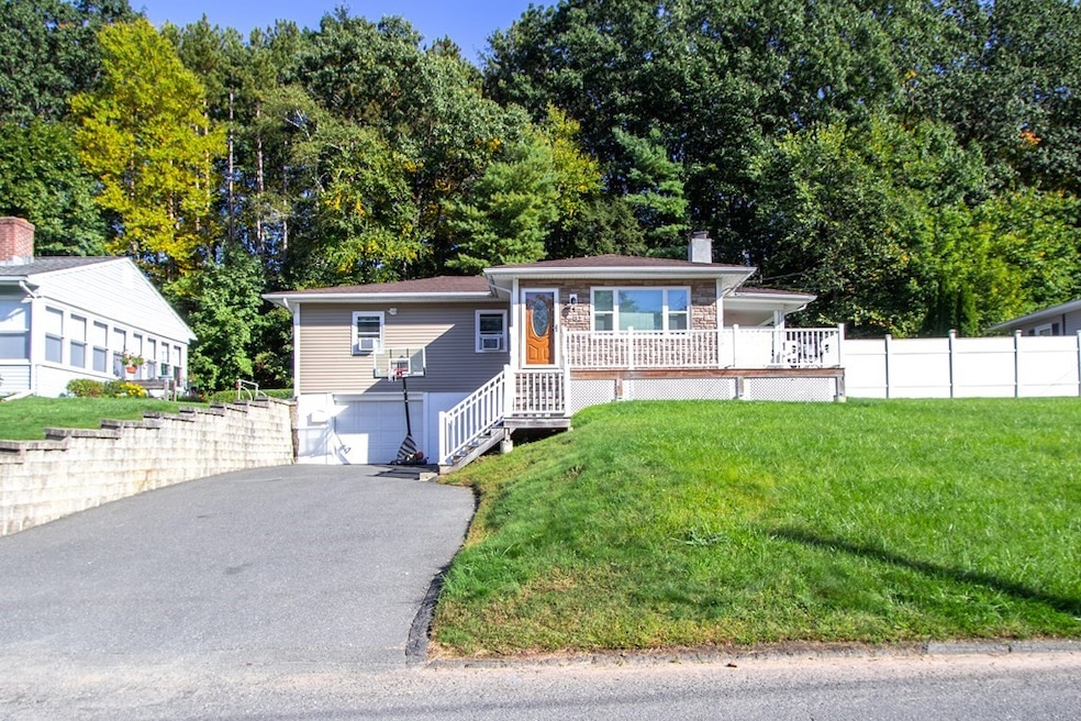 32 Woodland St, Holyoke, MA 01040 - photo 1