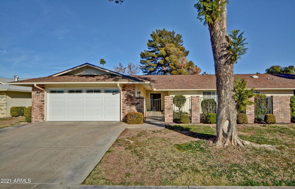 9866 W Highwood Ct, Sun City, AZ 85373 - photo 1