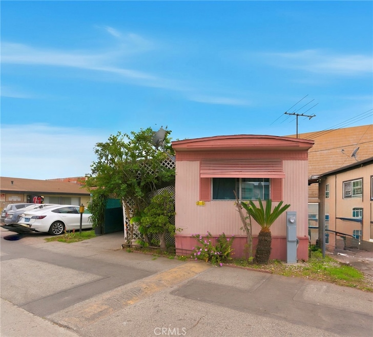 356 W Redondo Beach Blvd unit 25, Gardena, CA 90248 - photo 1