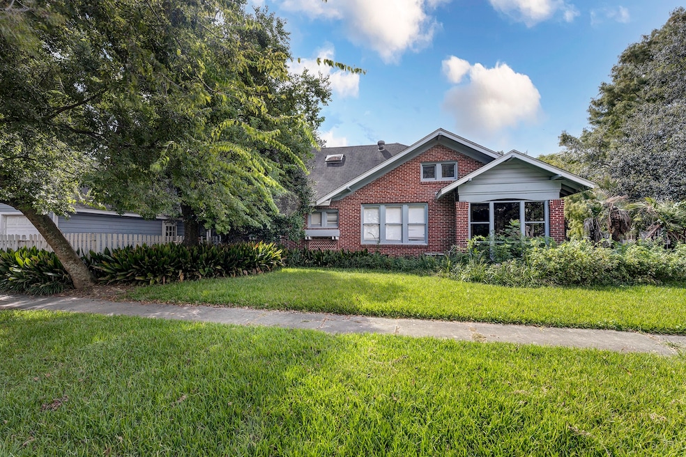 1901 Elmen St, Houston, TX 77019 - photo 1