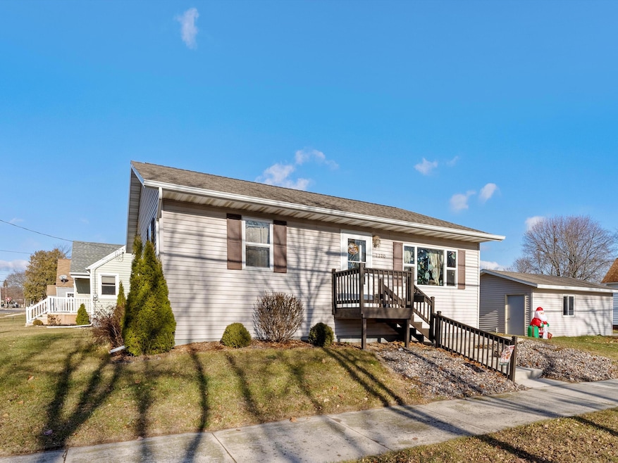 2320 10th St, Two Rivers, WI 54241 - photo 1