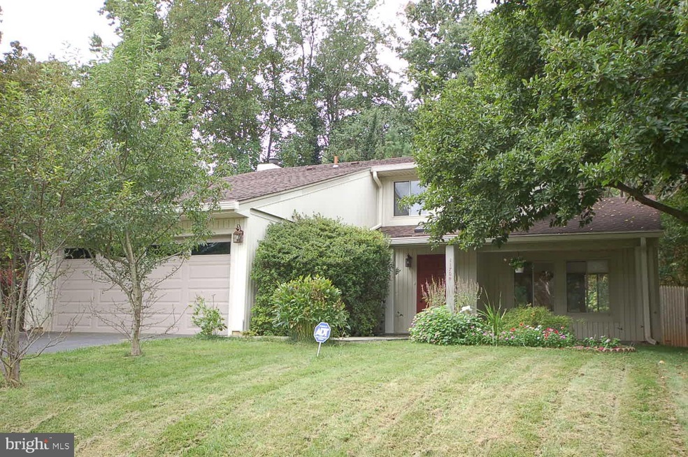 11704 Flints Grove Ln, North Potomac, MD 20878 - photo 1