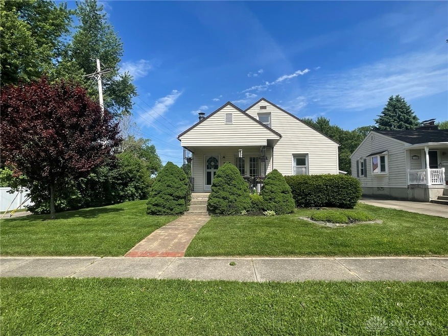 Welcome to 3318 
Oakmont Avenue.