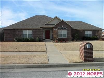 Beautiful front view! Sidewalks through out the de