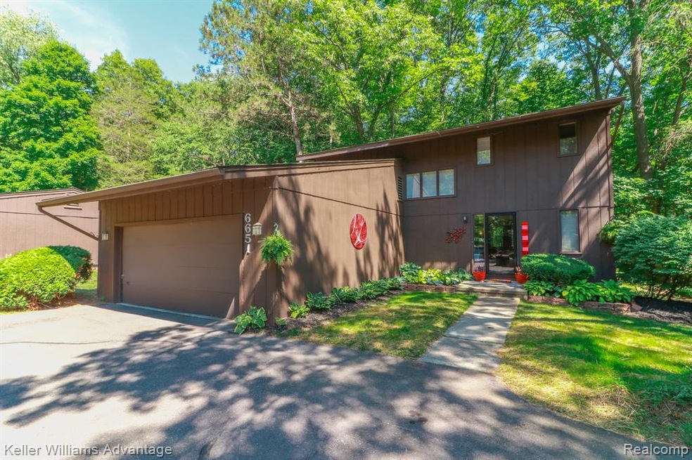 Welcome Home! RARE CONDO OFFERING WITH 3 BEDS, 3 B
