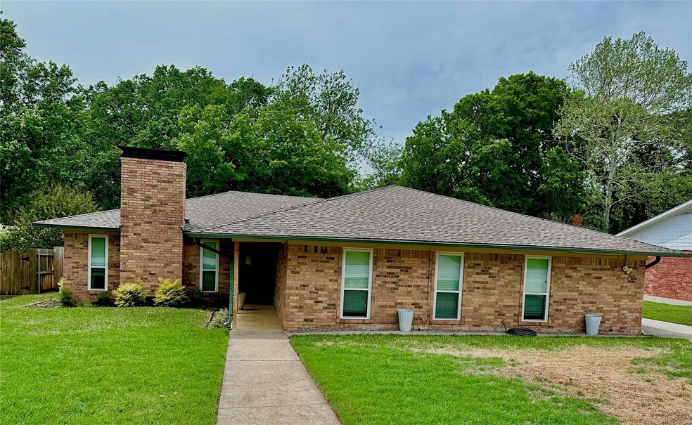 3 Scotsmeadow St, Gainesville, TX 76240 - photo 1