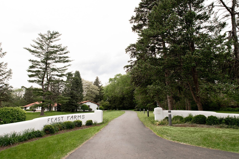 433 S Edgelawn Dr, Aurora, IL 60506 - photo 1