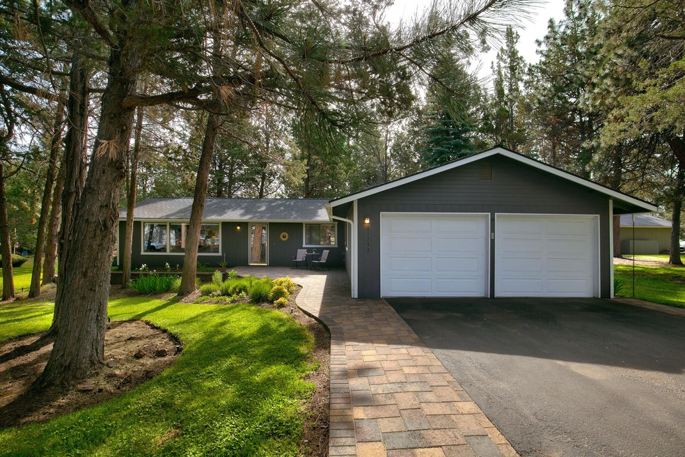 61292 Robin Hood Ln, Bend, OR 97702 - photo 1