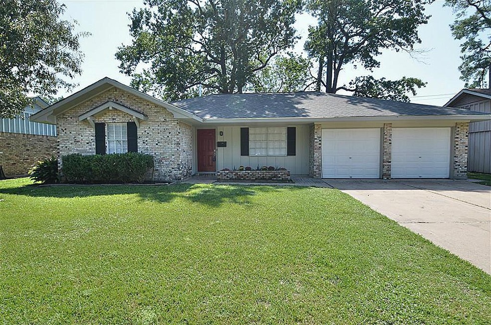 13934 Hollypark Dr, Houston, TX 77015 - photo 1