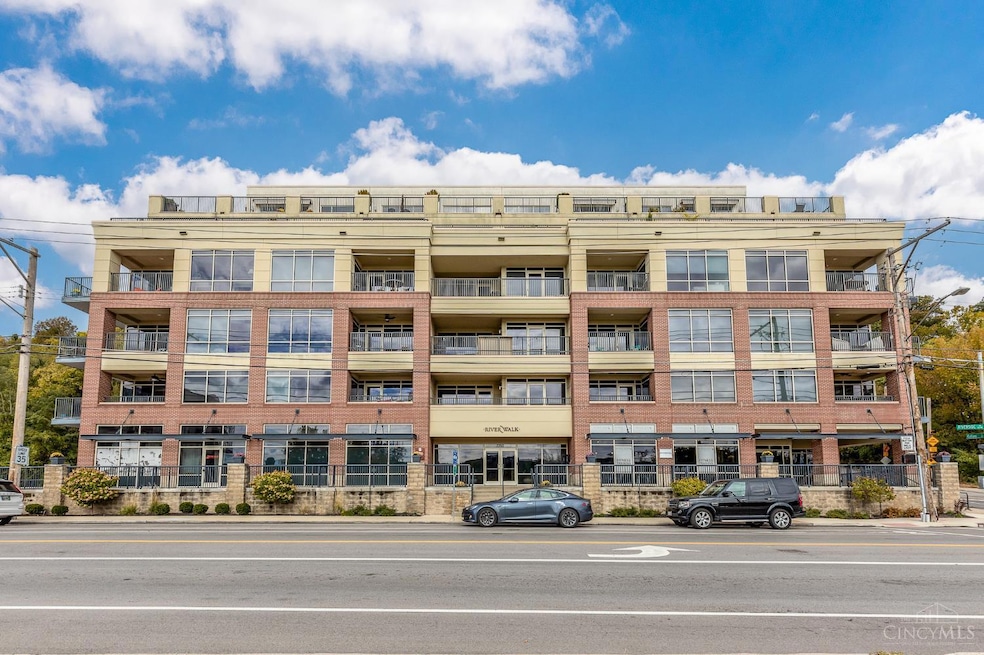 2260 Riverside Dr, Cincinnati, OH 45202 - photo 1