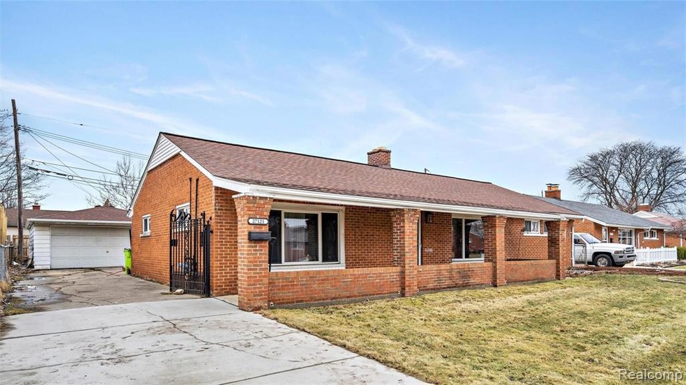 27121 Belanger St, Roseville, MI 48066 - photo 1