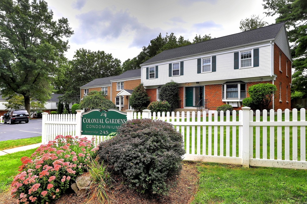 245 Sunnyridge Ave unit 2, Fairfield, CT 06824 - photo 1
