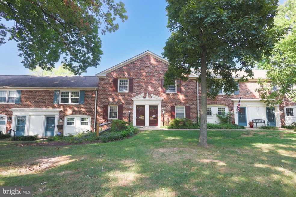 8360 Forrester Blvd unit 472, Springfield, VA 22152 - photo 1