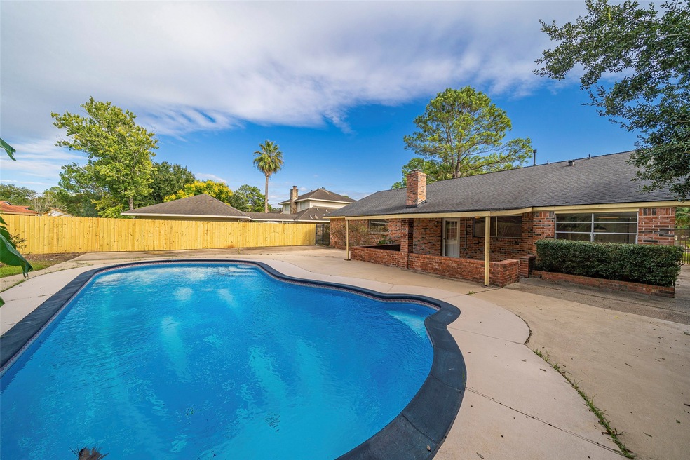 6010 Green Falls Dr, Houston, TX 77088 - photo 1