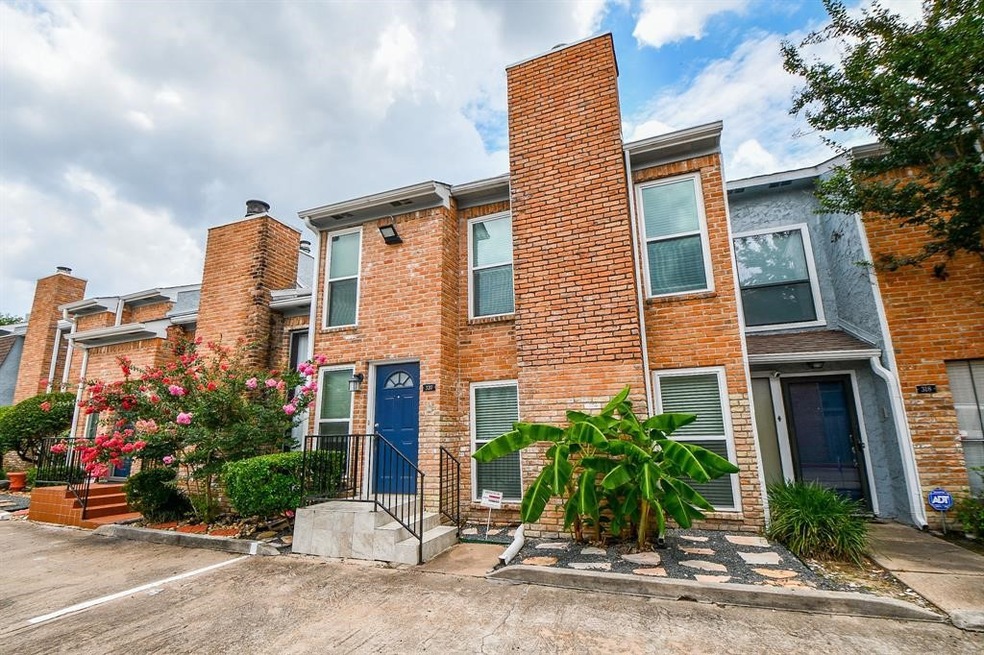 Beautiful exterior brick townhome
