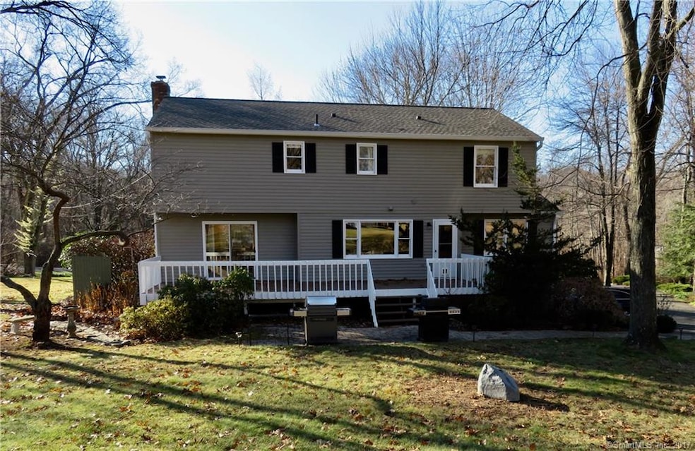 4 Fox Run Ln S, Newtown, CT 06470 - photo 1