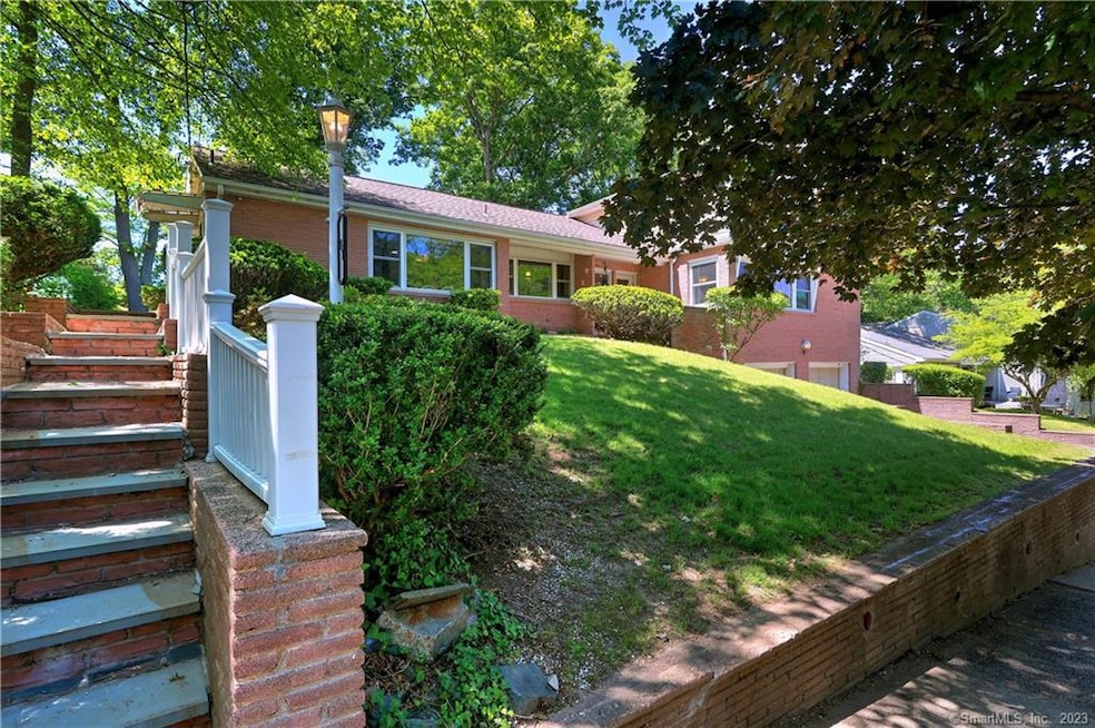 81 Whittier Rd, New Haven, CT 06515 - photo 1