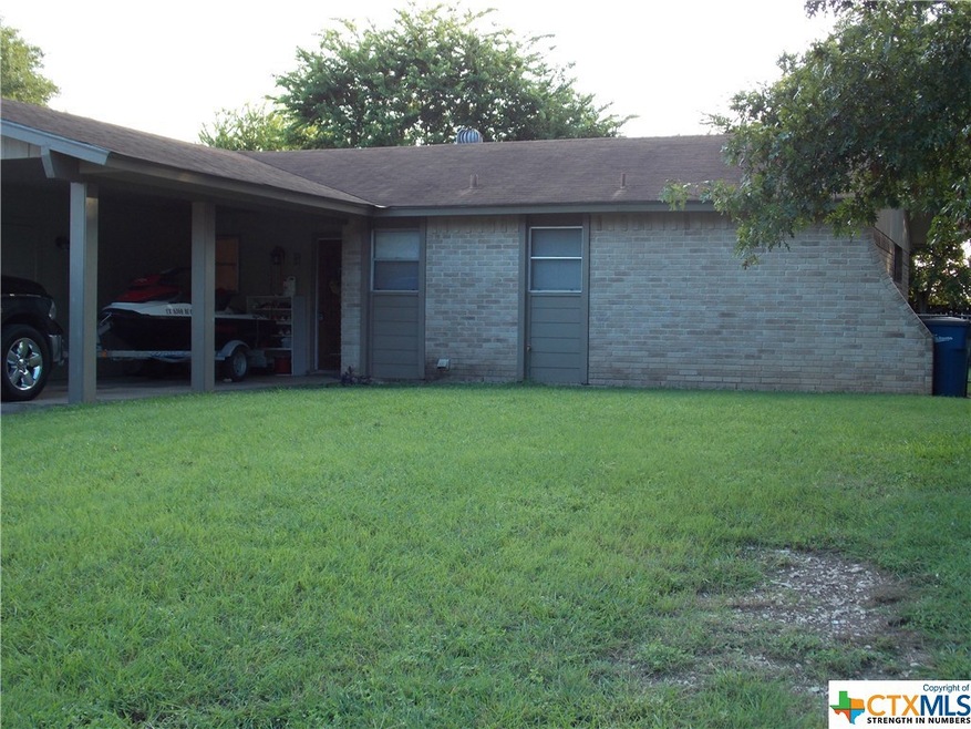 417 Buttercup unit B, New Braunfels, TX 78130 - photo 1