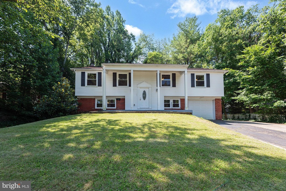 16203 Pointer Ridge Dr, Bowie, MD 20716 - photo 1