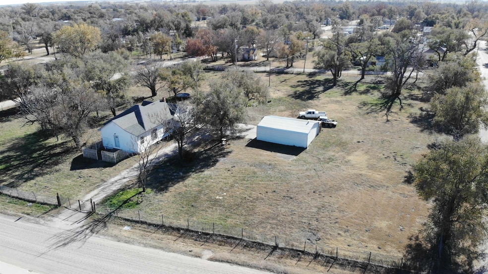 1107 5th St, Great Bend, KS 67530 - photo 1