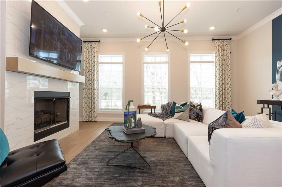 Living room with ornamental molding, an inviting c