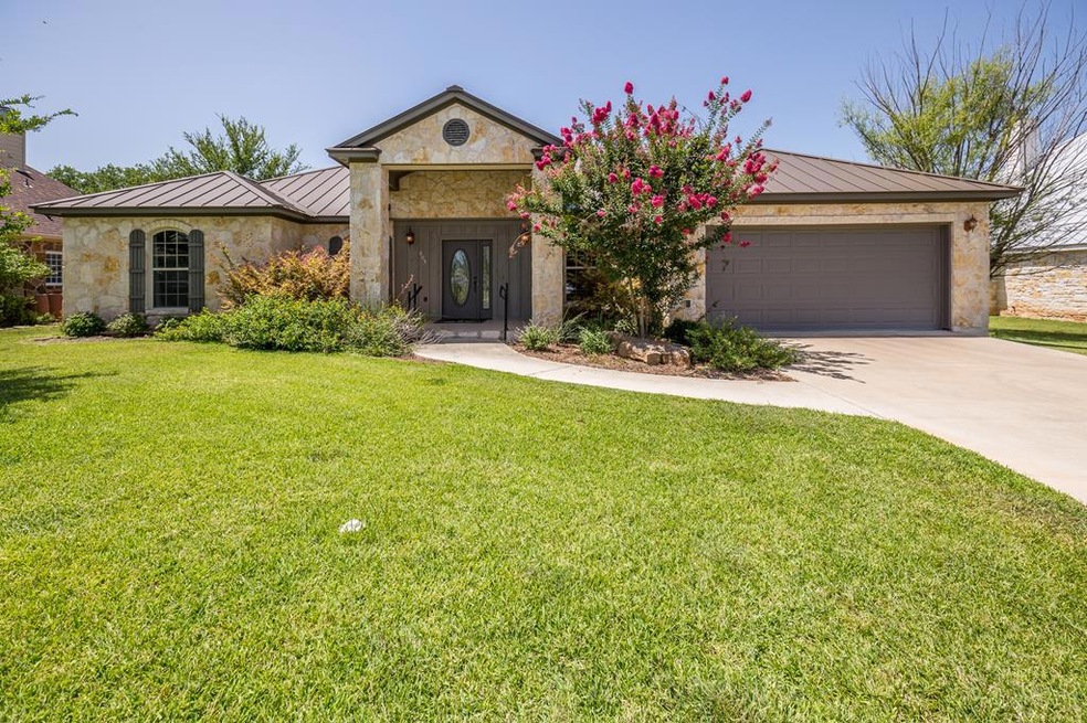 805 Dogwood Ln, Fredericksburg, TX 78624 - photo 1
