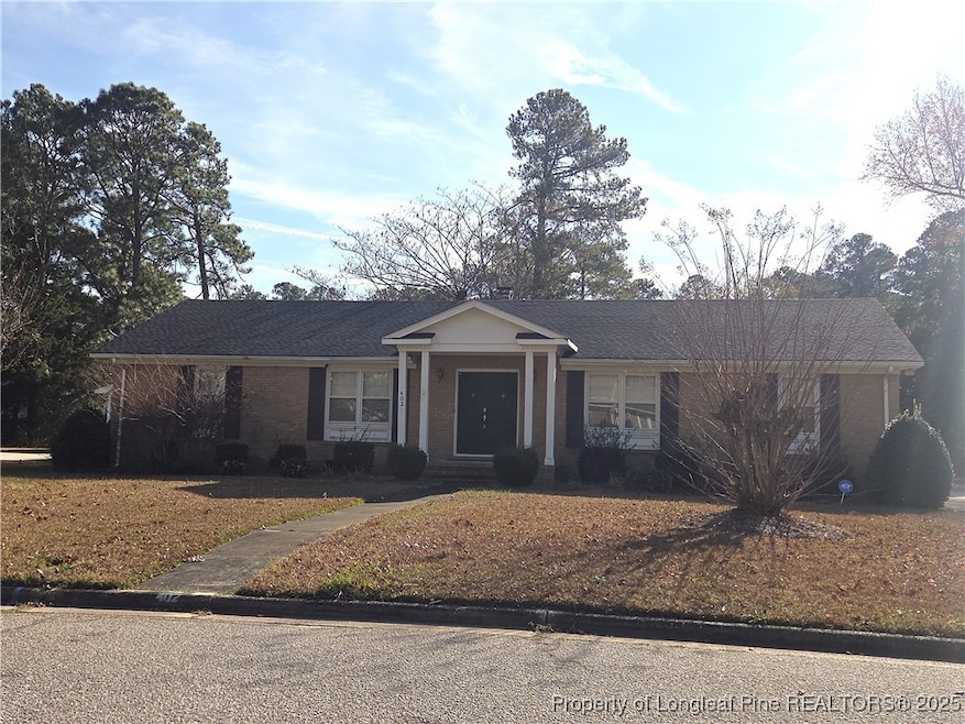 402 Arlington Rd, Lumberton, NC 28358 - photo 1