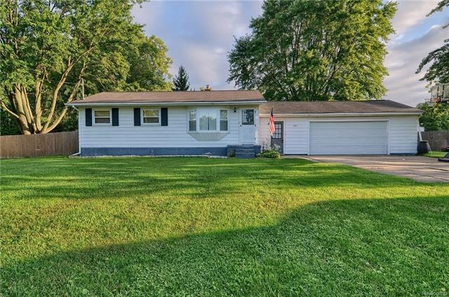 1051 Windsor St, Flint, MI 48507 - photo 1