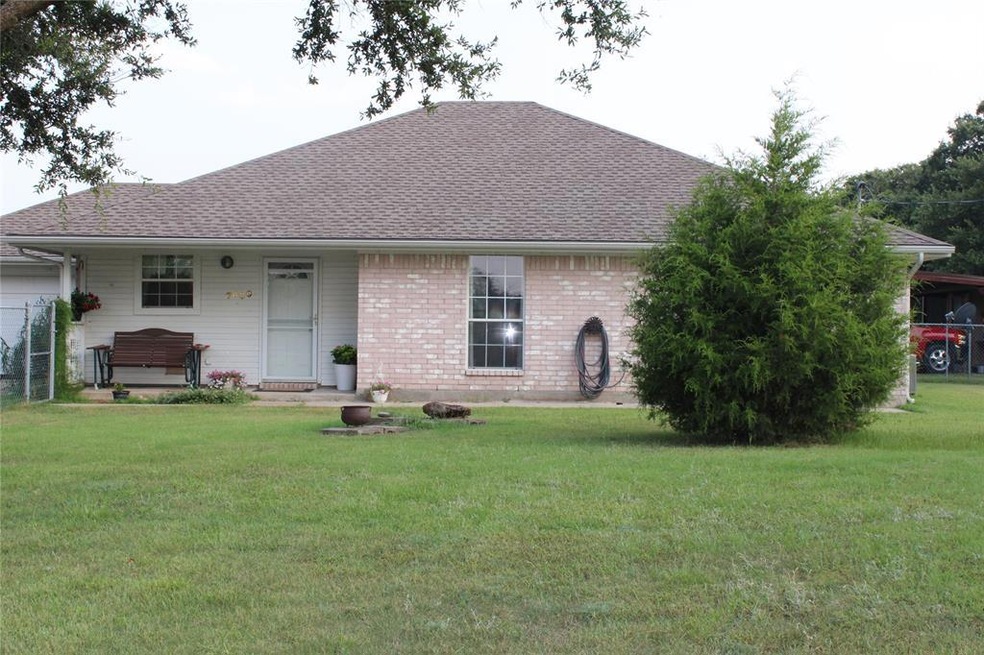 7800 Laura Ln, Burleson, TX 76028 - photo 1