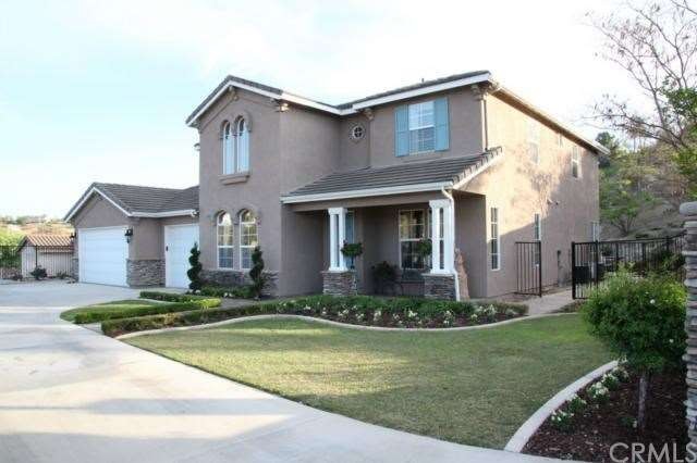 Beautiful home !! Great yard and 3 car Garage