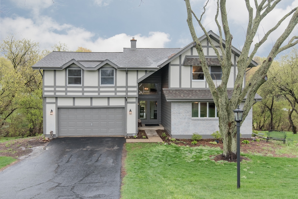 1212 Surrey Ct, Algonquin, IL 60102 - photo 1