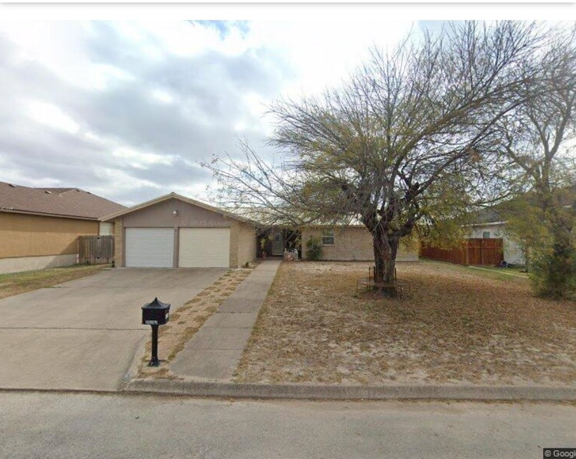 112 Yvonne St, Del Rio, TX 78840 - photo 1