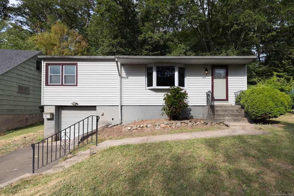 140 Lawncrest Rd, New Haven, CT 06515 - photo 1