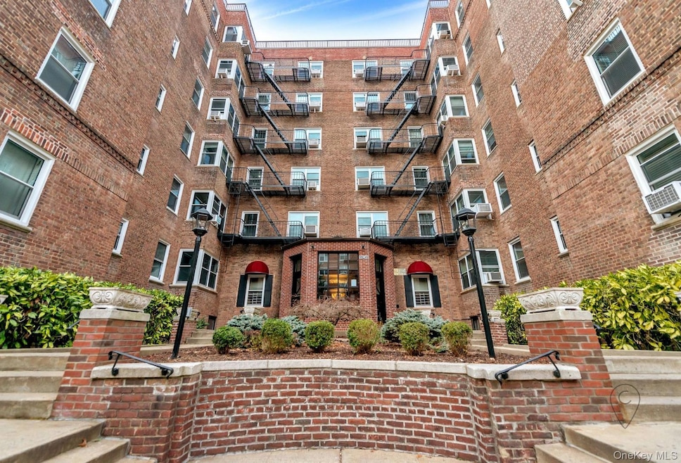 Berkeley Apartments Corporation unit 514, Forest Hills, NY 11375 - photo 1