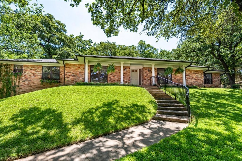 1509 Cliffwood Rd, Euless, TX 76040 - photo 1